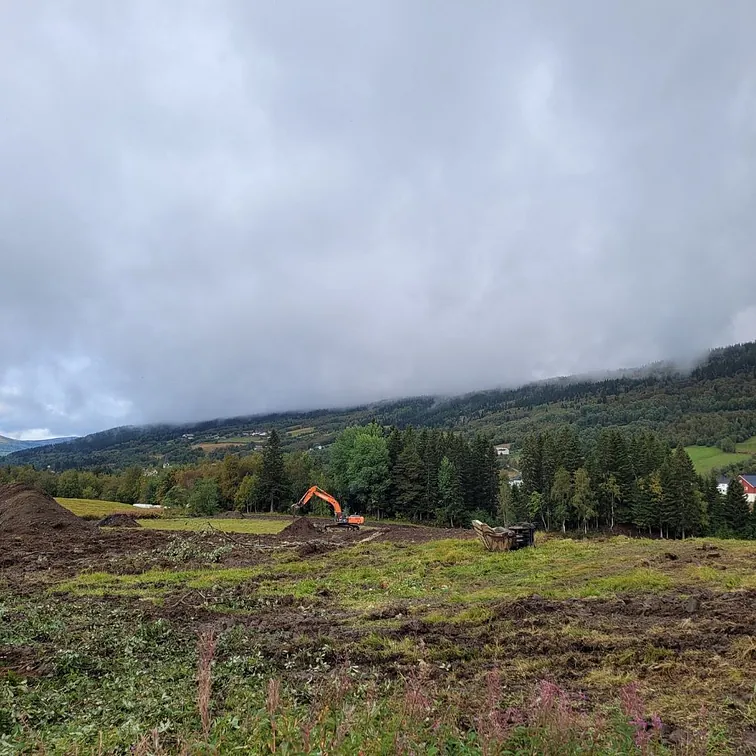 Gravemaskin i arbeid